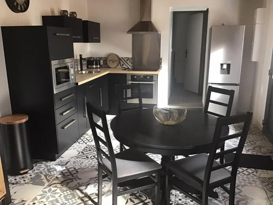 Le Crotoy En Noir Et Bois Apartment Luaran gambar
